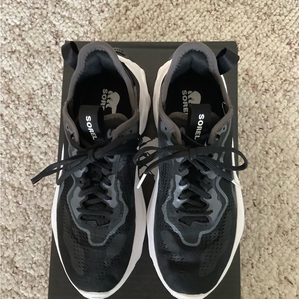 Sorel Kinetic Black & White Sneakers-Sz 7 - Picture 8 of 11
